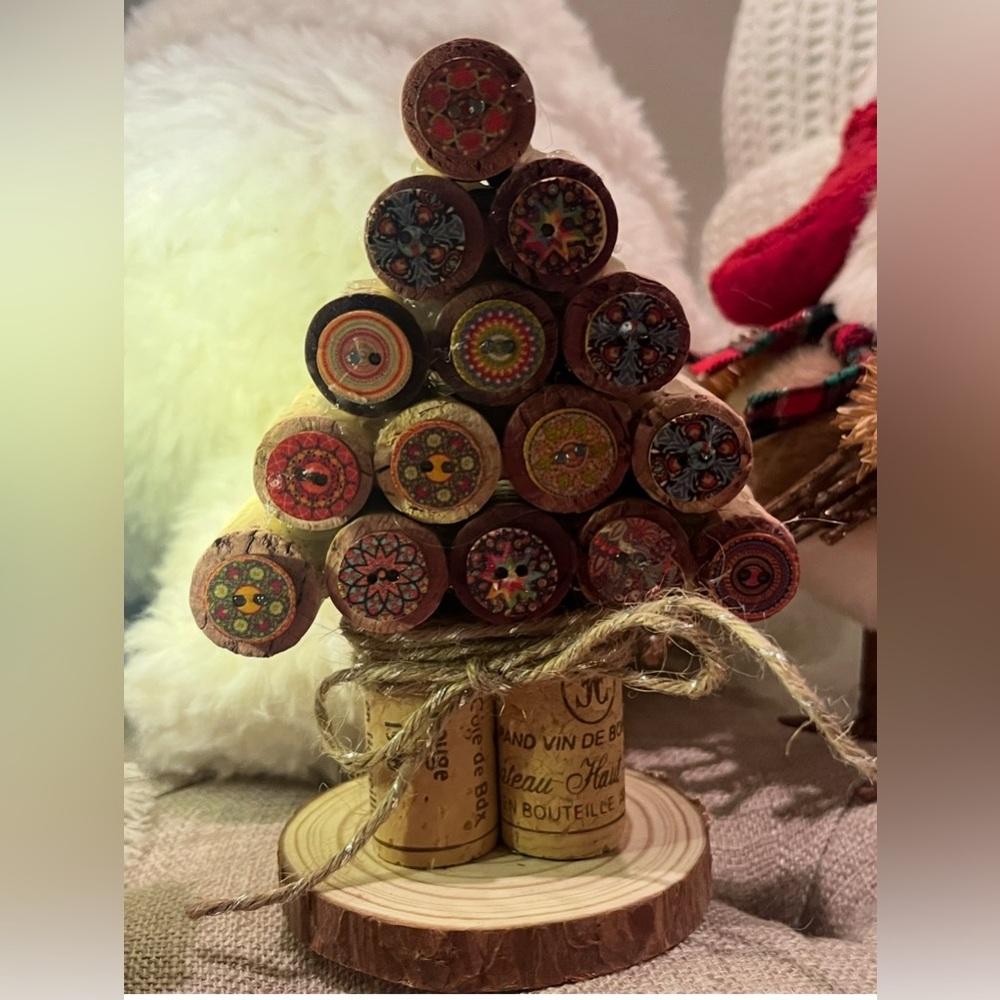 Custom Made Wine Corks & Buttons Christmas Tree for Wine Enthusiasts NEW - Picture 4 of 4